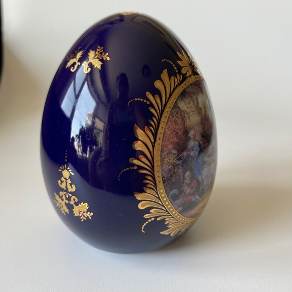 Vintage Limoges Porcelain Egg with Courting Couple Scene Gilded Collectible - Picture 3 of 12